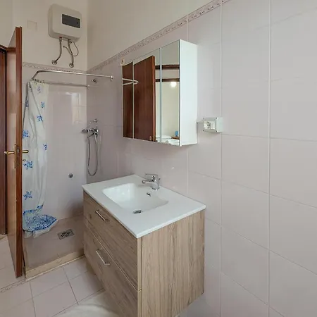 2 Bedroom Nice Home In San Pietro In Bevagna Holiday home *
